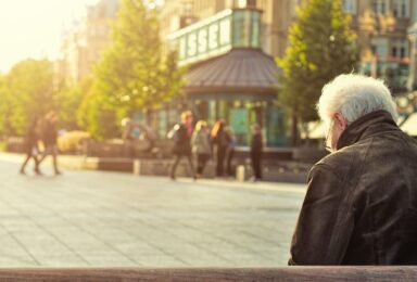 טלפון סלולרי למבוגרים – כל מה שצריך לדעת לפני שרוכשים