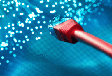 תשתית רגילה או סיבים אופטיים – יתרונות וחסרונות