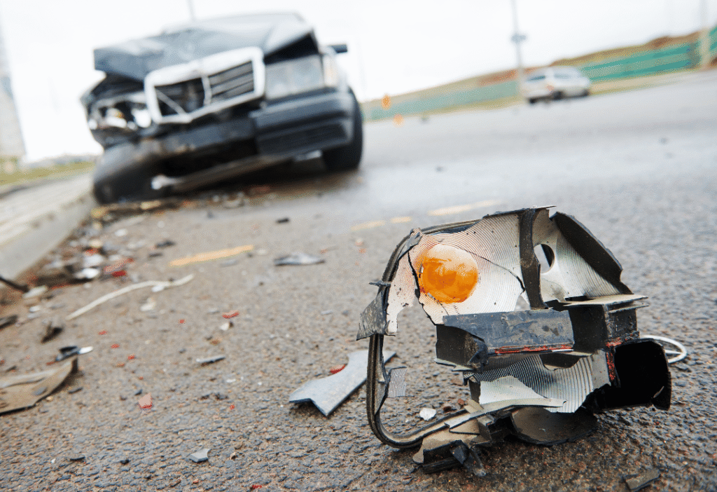 article image - התרסקות: כשגורלם של אנשים מתרסק זה בזה