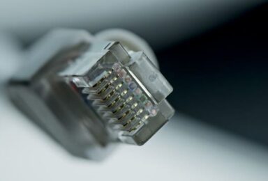 ההבדלים בין ספק לתשתית: איך לבחור את השירות שמתאים לך?