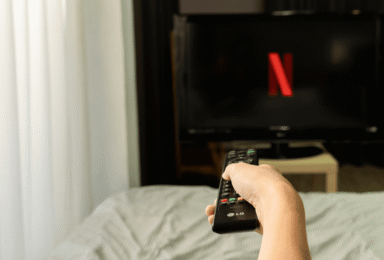 הסדרות והסרטים בנטפליקס שיעשו לכם את חורף 2021