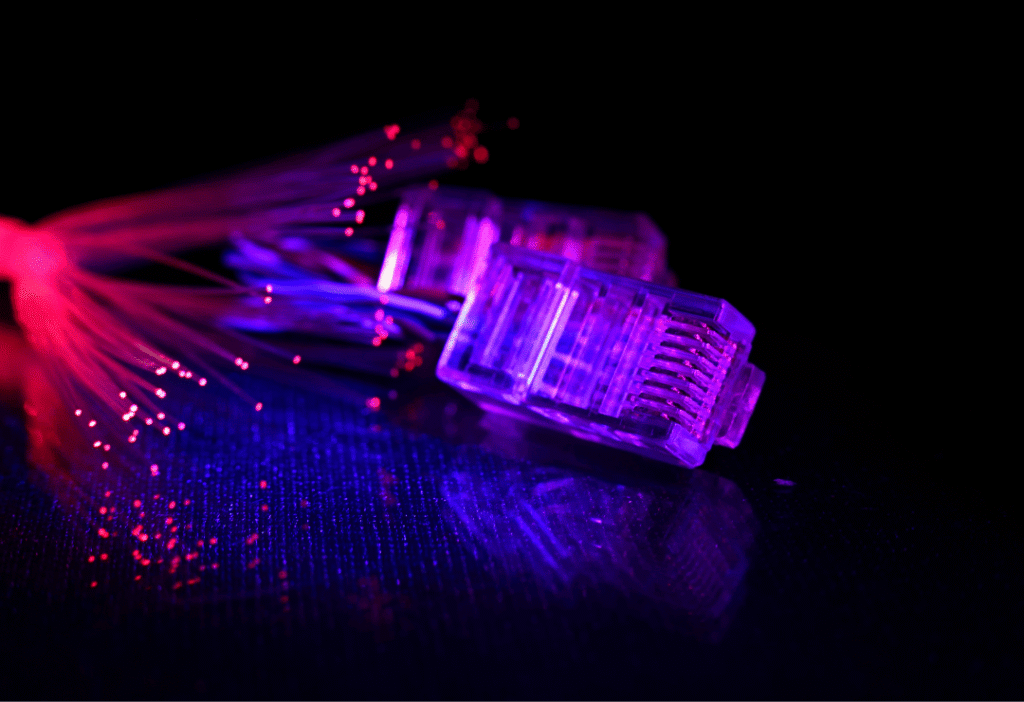 article image - הוט מצטרפת לרשת הסיבים האופטיים והתחרות מתחממת