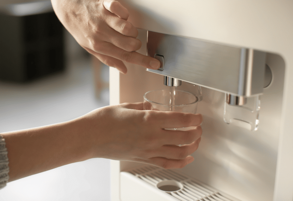 article image - בר מים אלקטרה: מיהו הבר המחליף?