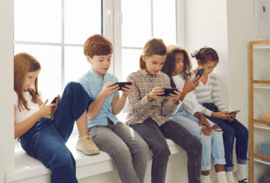 7 טיפים לבחירת חבילות סלולר לילדים לשנת 2025