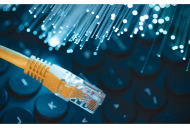 מעבר לסיבים אופטיים: מתי כדאי לעבור, איך המעבר מבוצע ומה חשוב לבדוק לפני כן? המדריך המלא