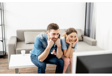 כך תבחרו את חברת הטלוויזיה הכי משתלמת מבחינת value for money לשנת 2025